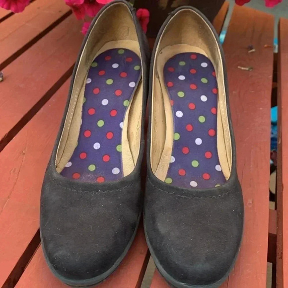 Flexi Black Suede Pump Size 5 1/2. 3”heel w 1/2” platform - Picture 3 of 6